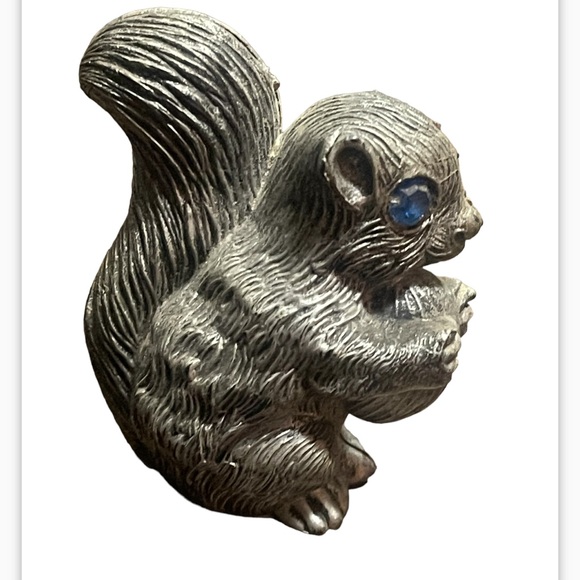 Sale‼️Squirrel Figurine with Blue Eyes-EUC - Picture 4 of 6